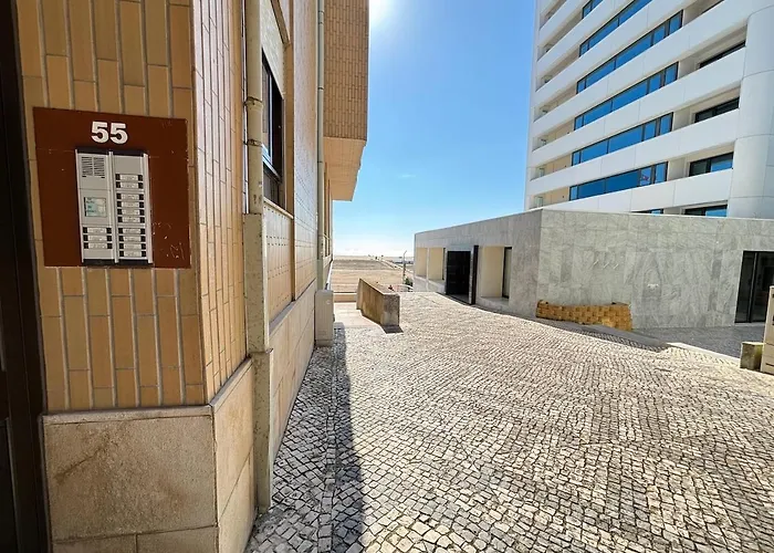 Two Bedroom Near And Casino Daire